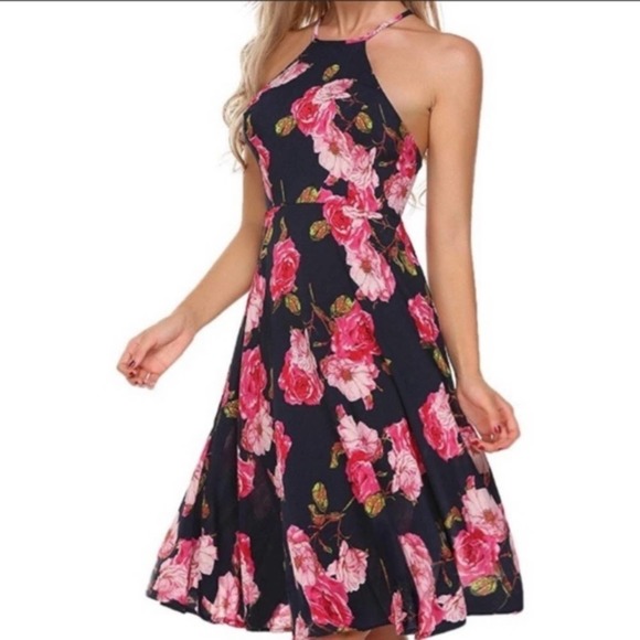 Sleeveless Halter Neck Dress - Picture 6 of 7